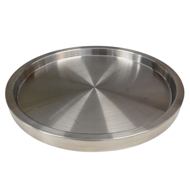 Round stainless steel passing tray with a smooth brushed finish and double-wall construction for durability and temperature retention. Ideal for serving beverages, appetizers, or hors d’oeuvres at events.